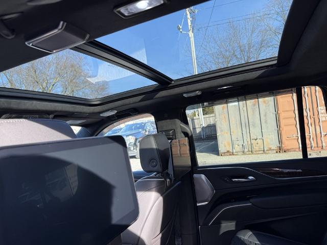 2022 Cadillac Escalade ESV Vehicle Photo in CHICOPEE, MA 01020-5001