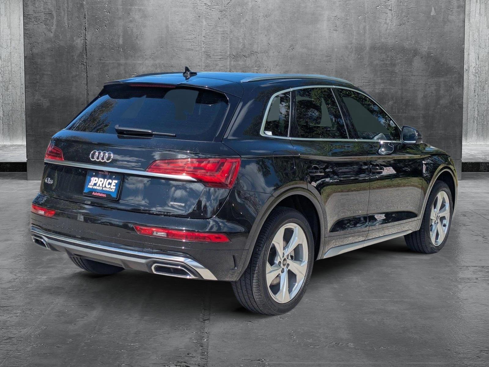 2022 Audi Q5 Vehicle Photo in Sarasota, FL 34231