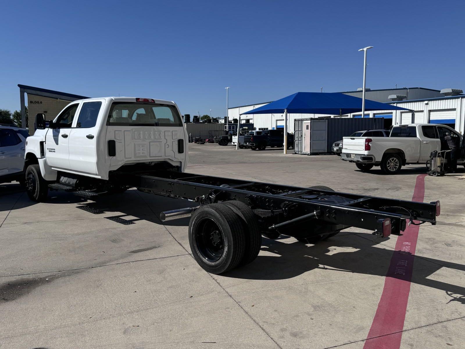2024 Chevrolet Silverado 5500 HD Vehicle Photo in GEORGETOWN, TX 78626-7508