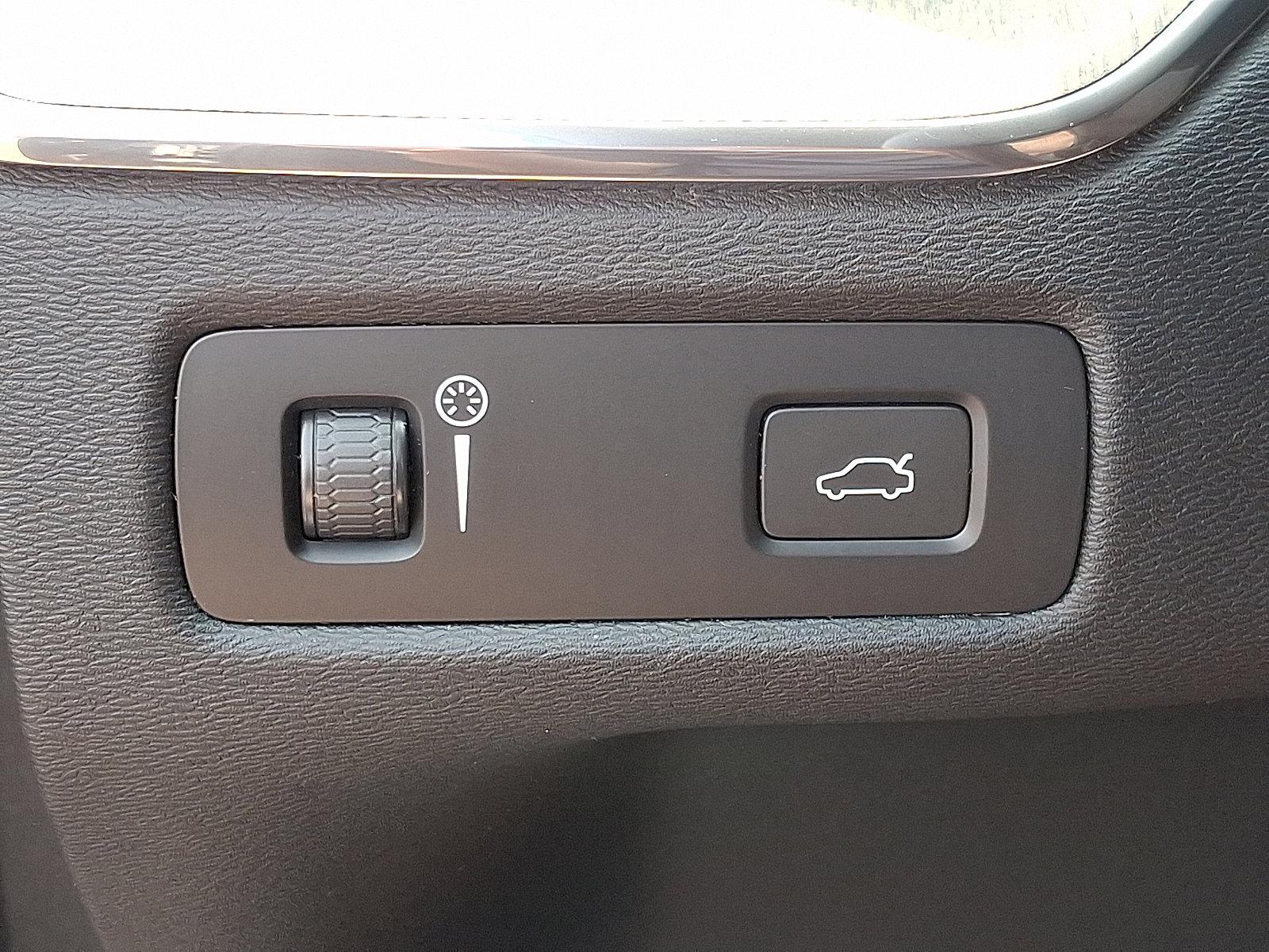 2022 Volvo XC60 Vehicle Photo in Trevose, PA 19053