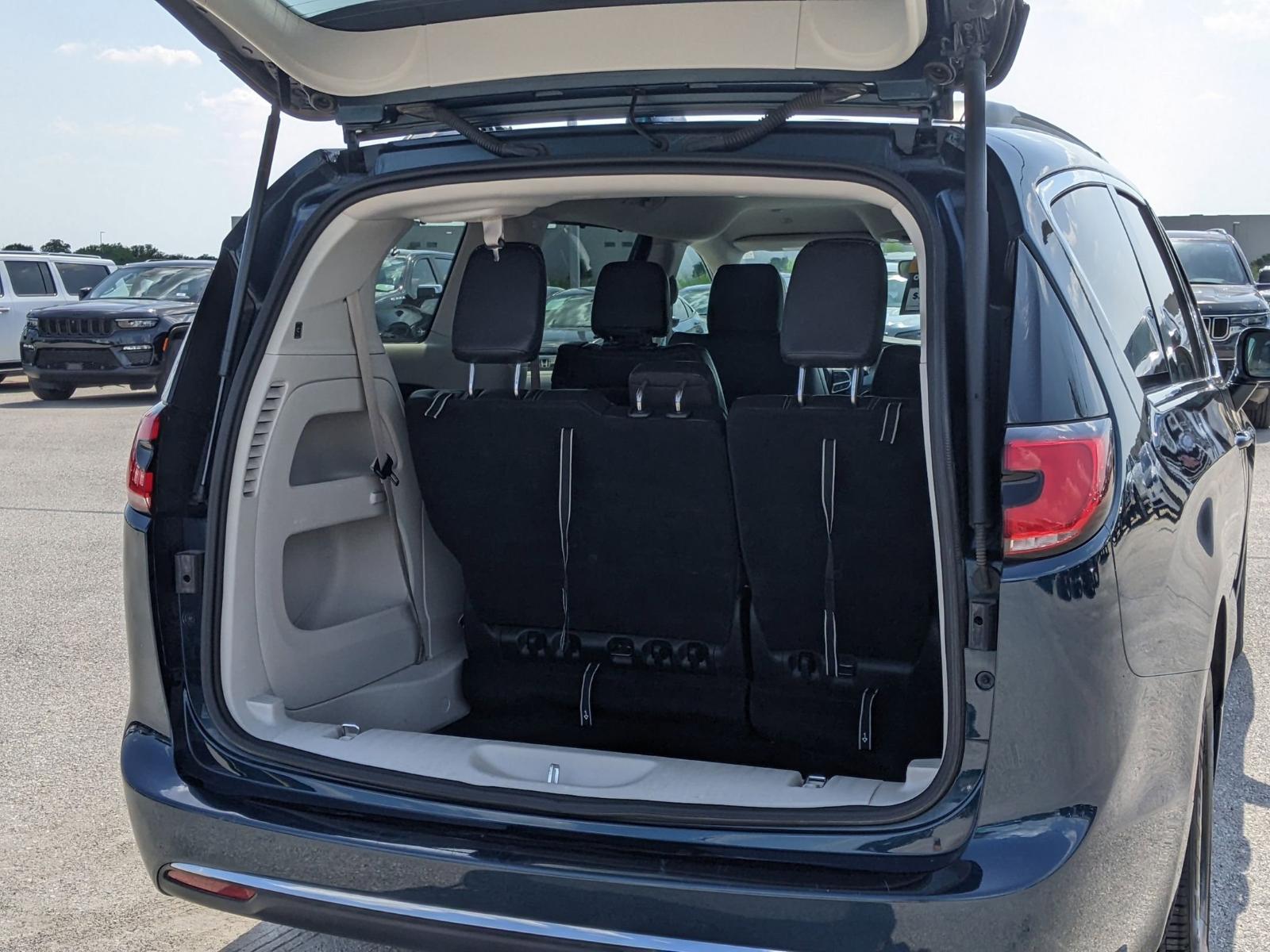 2022 Chrysler Pacifica Vehicle Photo in Seguin, TX 78155