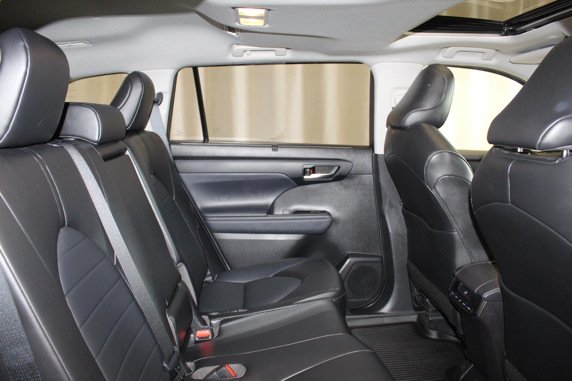 2022 Toyota Highlander Vehicle Photo in NORTHAMPTON, MA 01060-1120