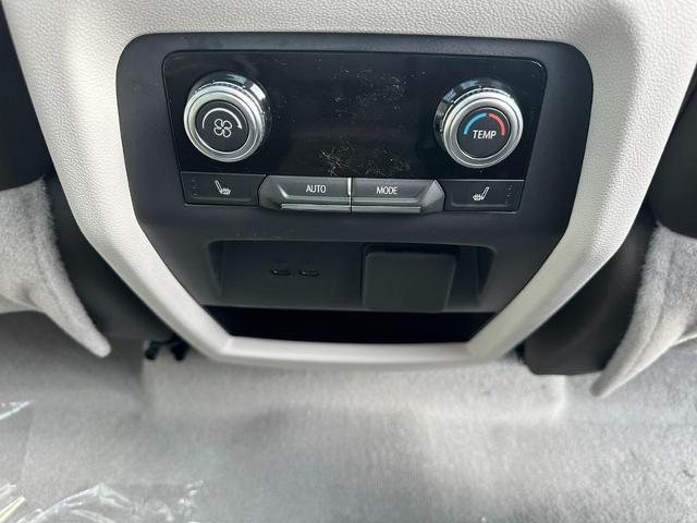 2025 GMC Acadia Vehicle Photo in COLUMBIA, MO 65203-3903