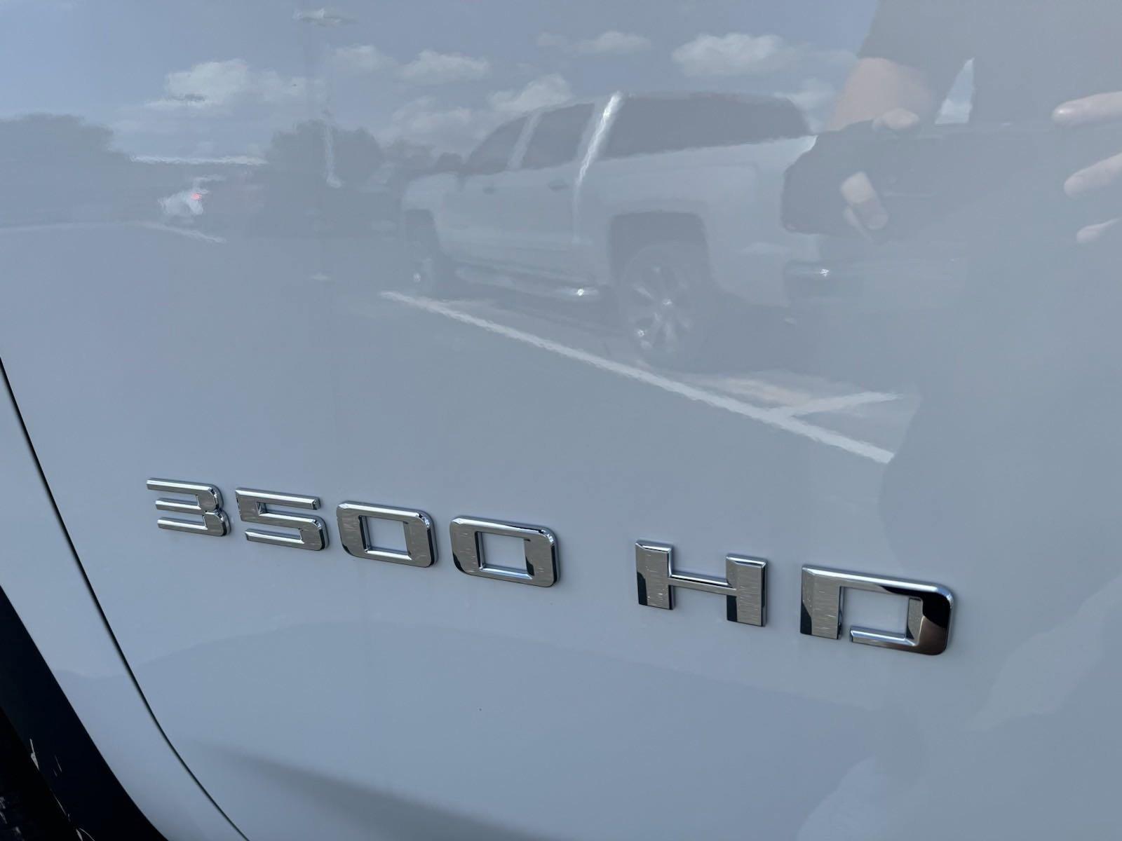 2024 Chevrolet Silverado 3500 HD Chassis Cab Vehicle Photo in GEORGETOWN, TX 78626-7508