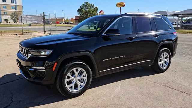 2023 Jeep Grand Cherokee Vehicle Photo in San Angelo, TX 76901