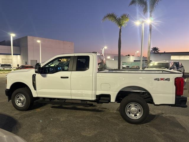 2024 Ford Super Duty F-350 SRW Vehicle Photo in VENTURA, CA 93003-8585