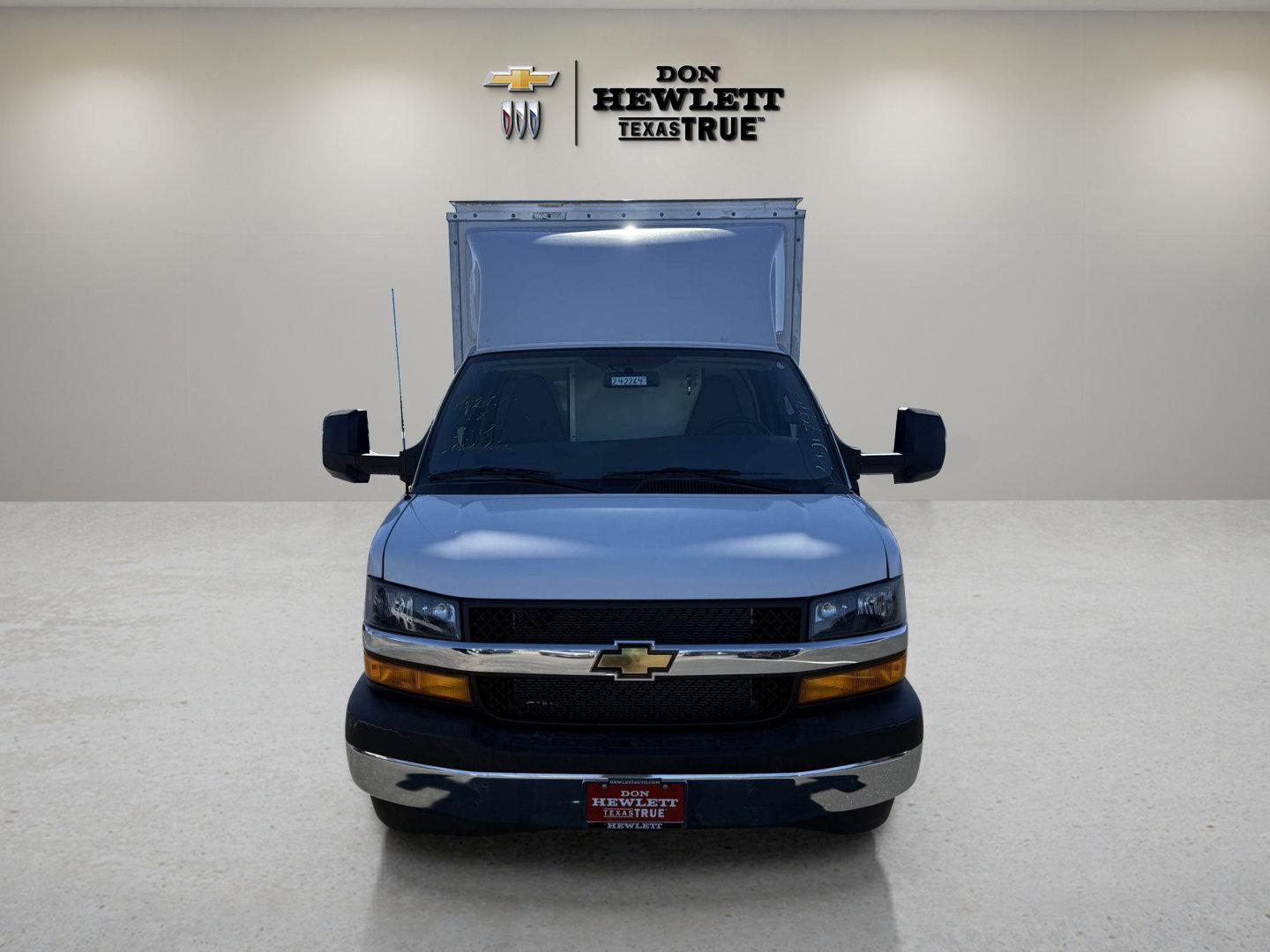 2024 Chevrolet Express Cutaway 3500 Vehicle Photo in GEORGETOWN, TX 78626-7508