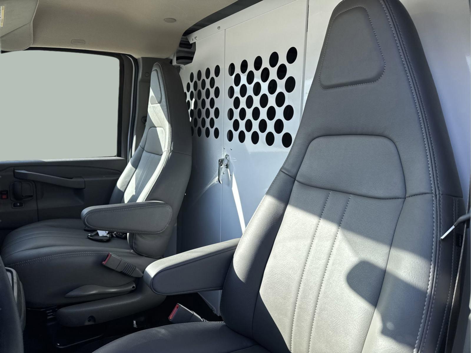 2024 Chevrolet Express Cargo 2500 Vehicle Photo in GEORGETOWN, TX 78626-7508