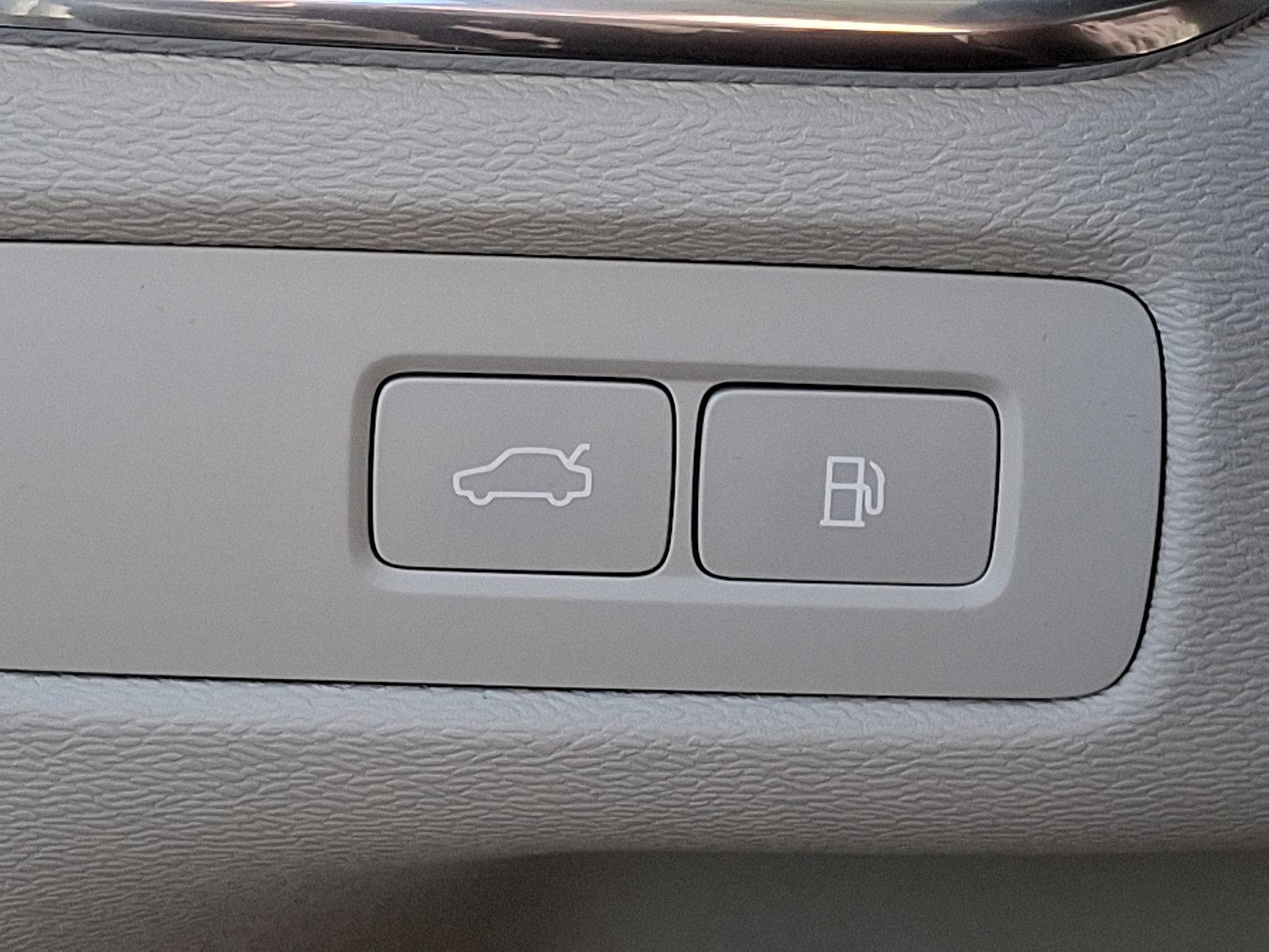 2025 Volvo XC60 Plug-In Hybrid Vehicle Photo in Trevose, PA 19053