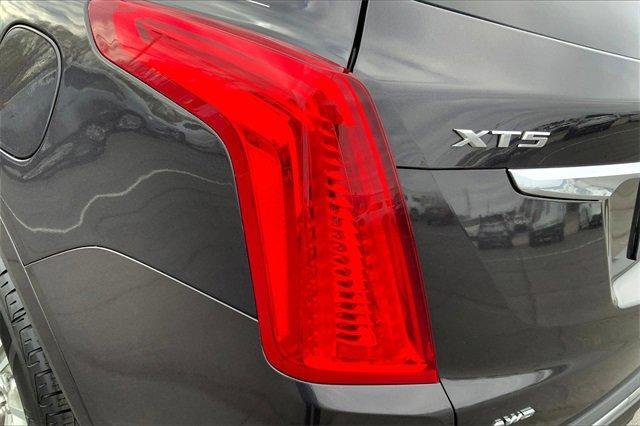 2017 Cadillac XT5 Vehicle Photo in TOPEKA, KS 66609-0000