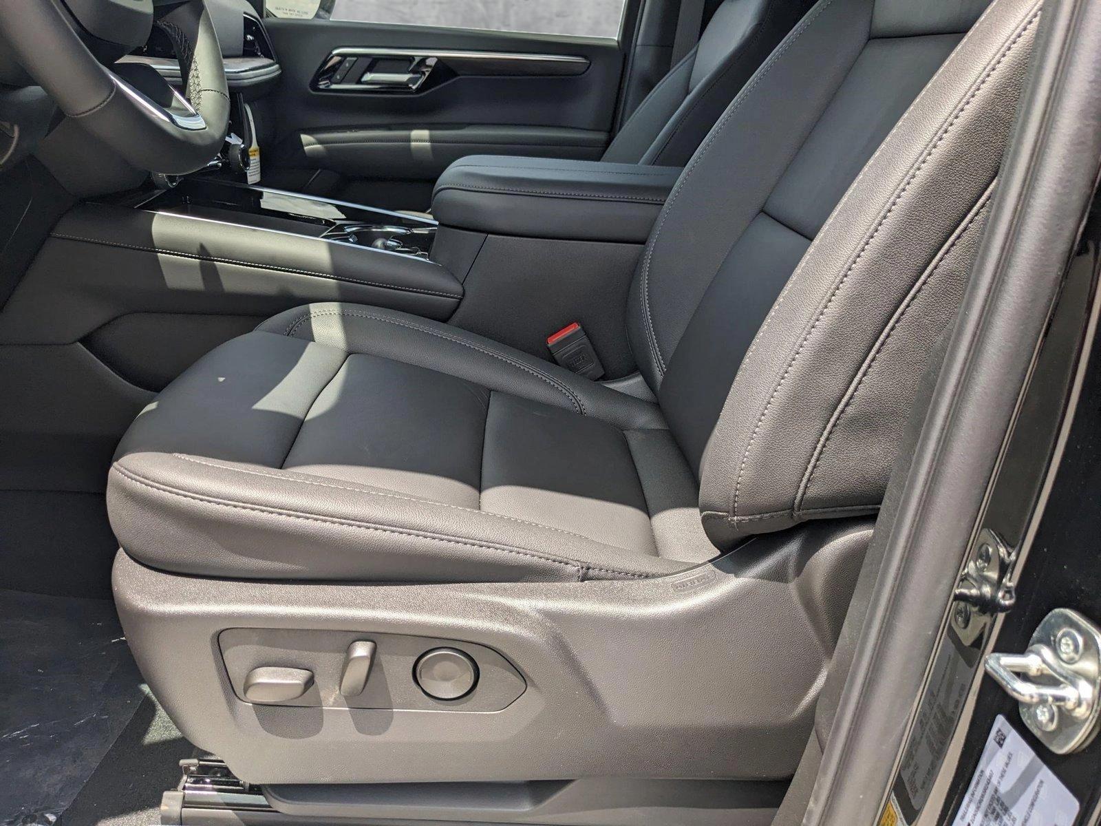 2025 Chevrolet Suburban Vehicle Photo in MIAMI, FL 33172-3015