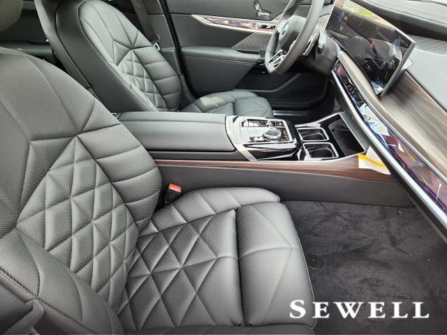 2025 BMW 740i xDrive Vehicle Photo in PLANO, TX 75024