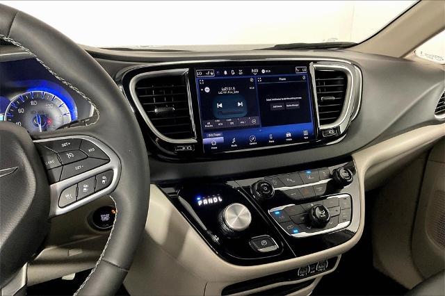2024 Chrysler Pacifica Vehicle Photo in Tulsa, OK 74129