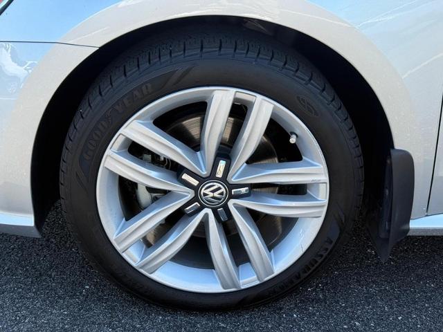 2016 Volkswagen Passat Vehicle Photo in COLUMBIA, MO 65203-3903