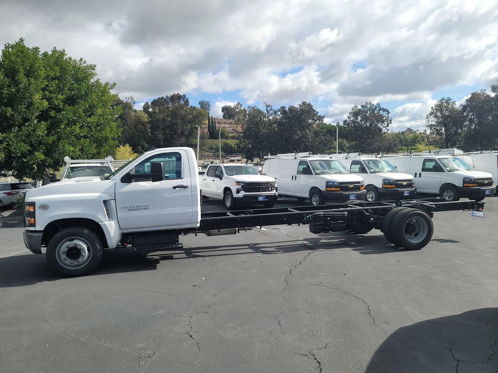 2023 Chevrolet Silverado Chassis Cab Vehicle Photo in LA MESA, CA 91942-8211