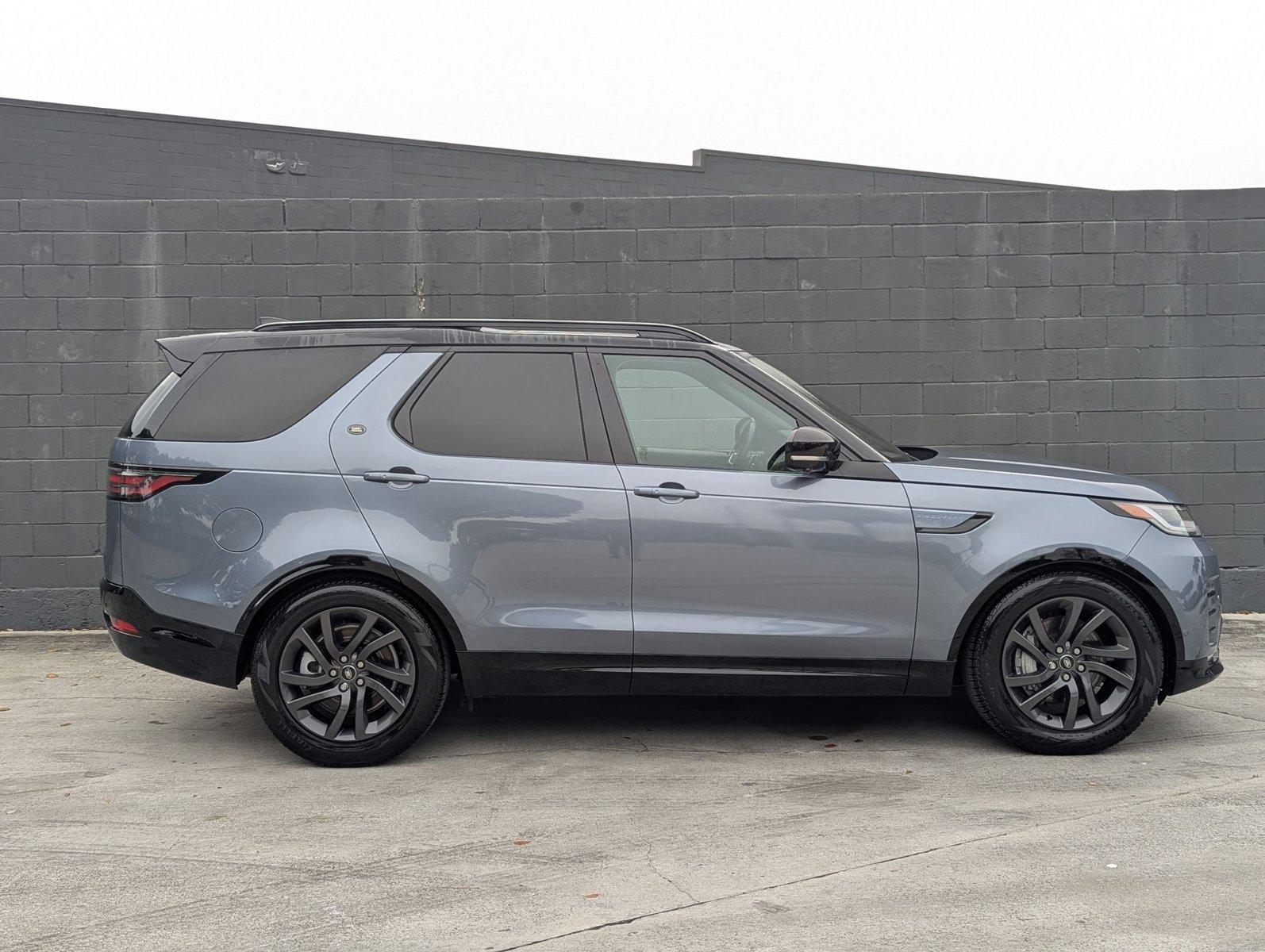 2023 Land Rover Discovery Vehicle Photo in Pompano Beach, FL 33064