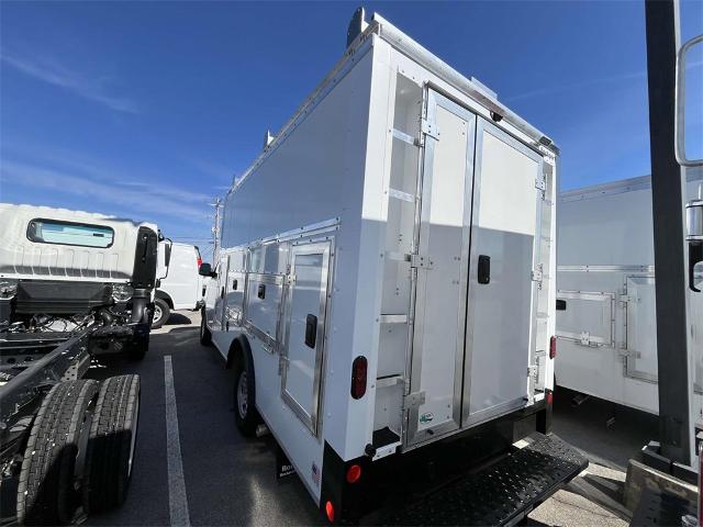 2025 Chevrolet Express Cutaway 3500 Vehicle Photo in ALCOA, TN 37701-3235