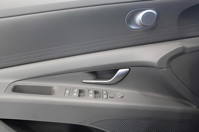 2022 Hyundai ELANTRA Vehicle Photo in Green Bay, WI 54304