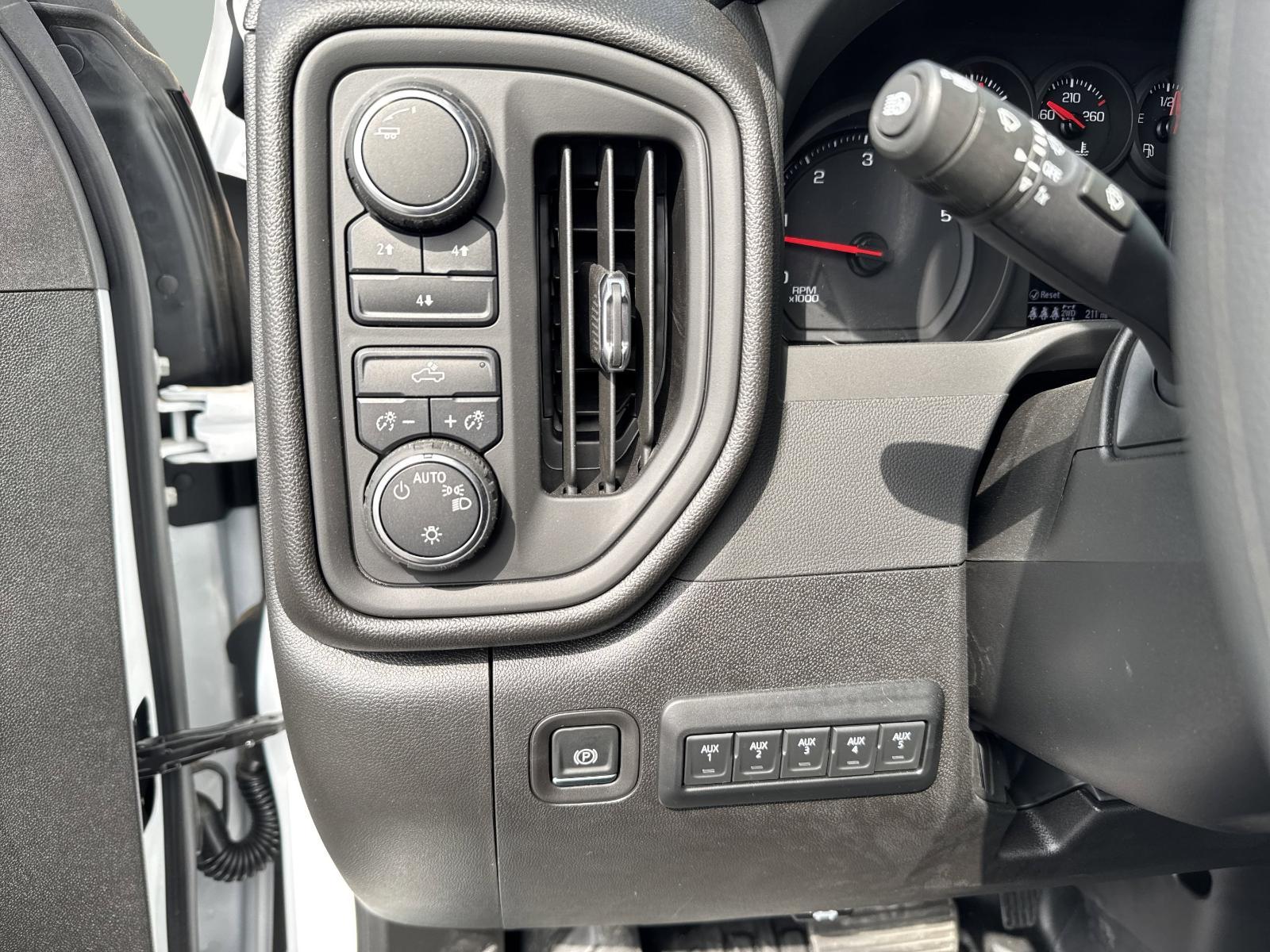 2025 Chevrolet Silverado 3500 HD Chassis Cab Vehicle Photo in GEORGETOWN, TX 78626-7508