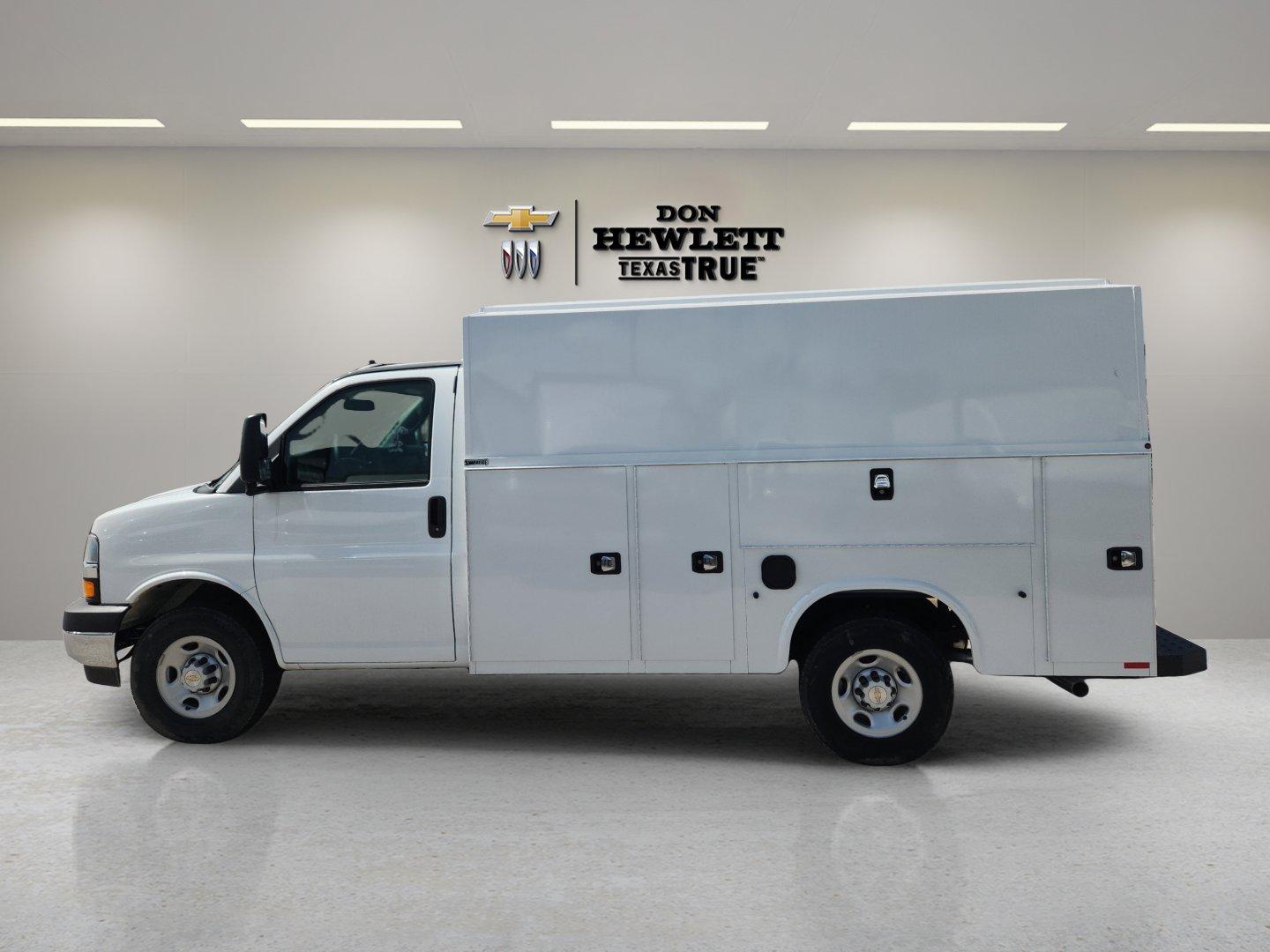 2025 Chevrolet Express Cutaway 3500 Vehicle Photo in GEORGETOWN, TX 78626-7508