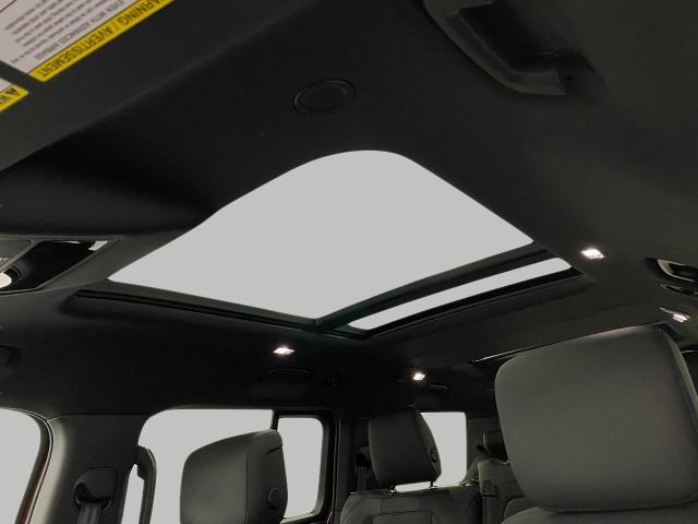 2025 Defender Vehicle Photo in Appleton, WI 54913