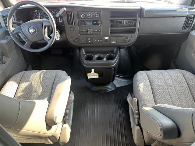 2024 Chevrolet Express Cutaway 3500 Vehicle Photo in COLUMBIA, MO 65203-3903