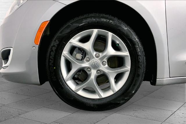 2017 Chrysler Pacifica Vehicle Photo in Lees Summit, MO 64086