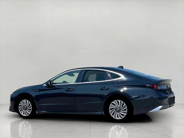 2025 Hyundai SONATA Hybrid Vehicle Photo in Green Bay, WI 54304