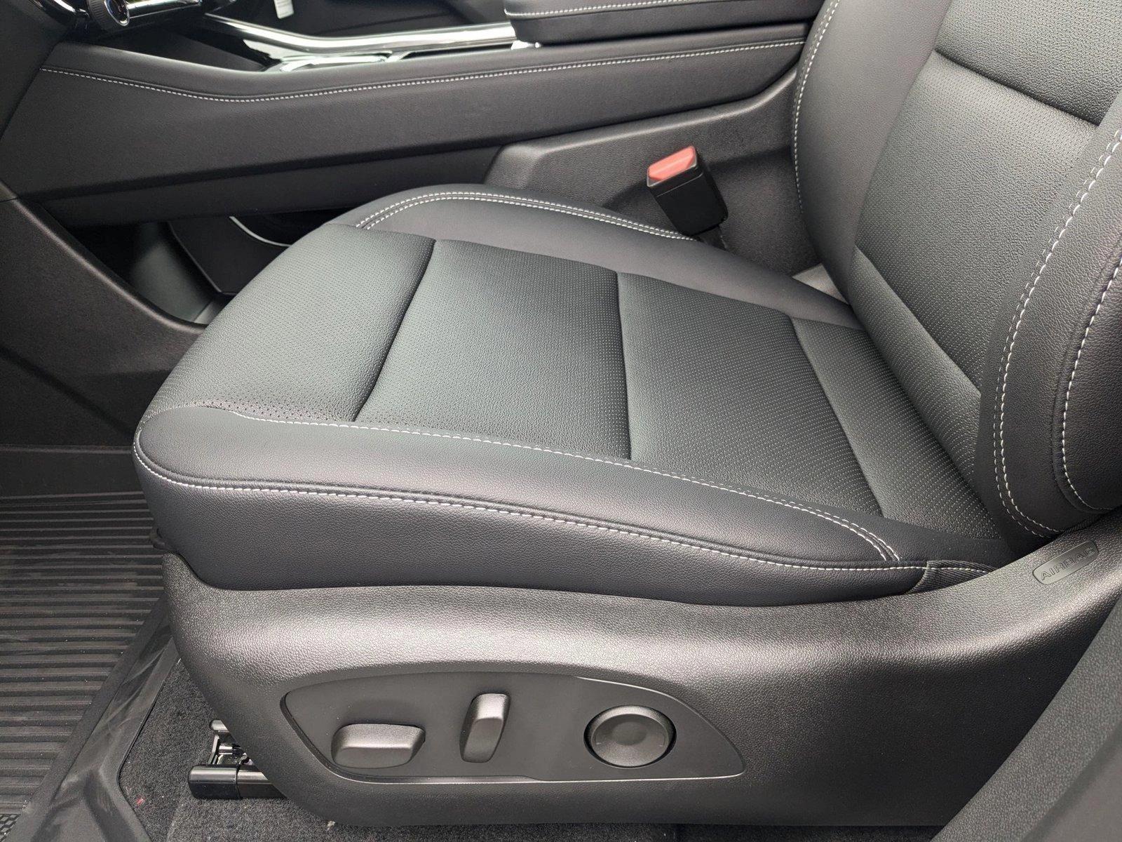 2025 Chevrolet Traverse Vehicle Photo in VALENCIA, CA 91355-1705