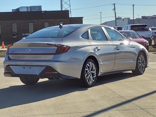 2023 Hyundai SONATA Vehicle Photo in Peoria, IL 61615