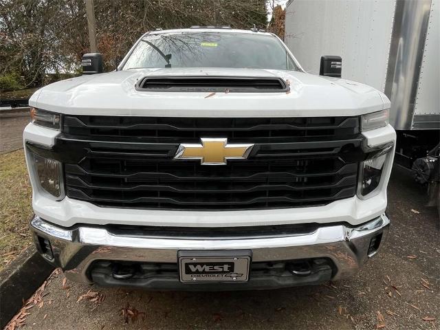 2024 Chevrolet Silverado 3500 HD Chassis Cab Vehicle Photo in ALCOA, TN 37701-3235