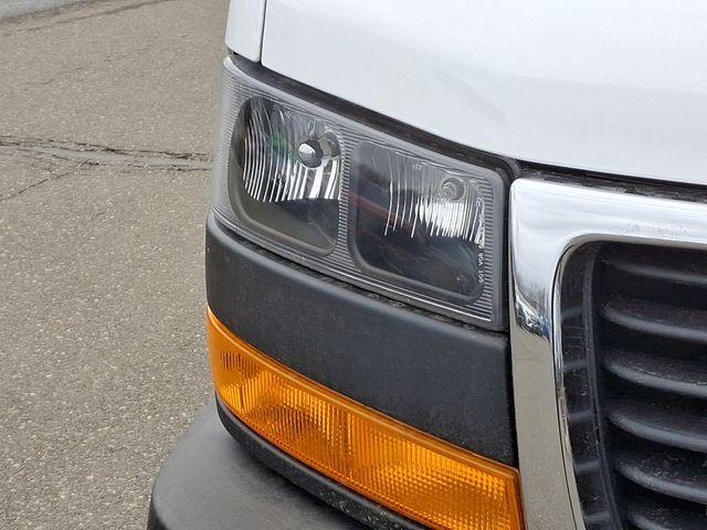 2025 GMC Savana Cutaway 3500 Vehicle Photo in DANBURY, CT 06810-5034