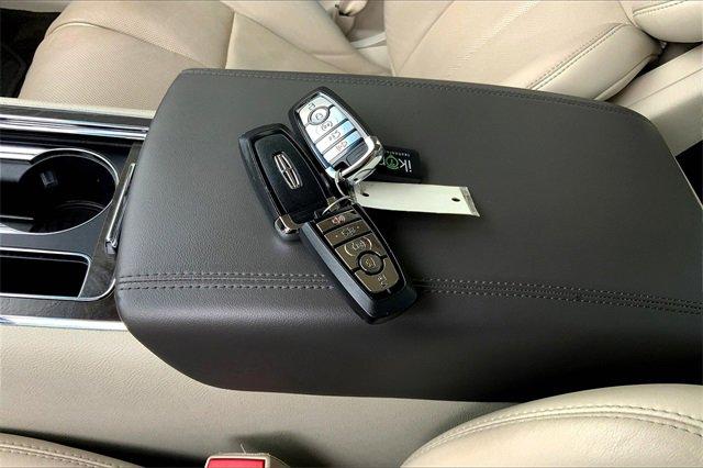 2020 Lincoln Continental Vehicle Photo in TOPEKA, KS 66609-0000