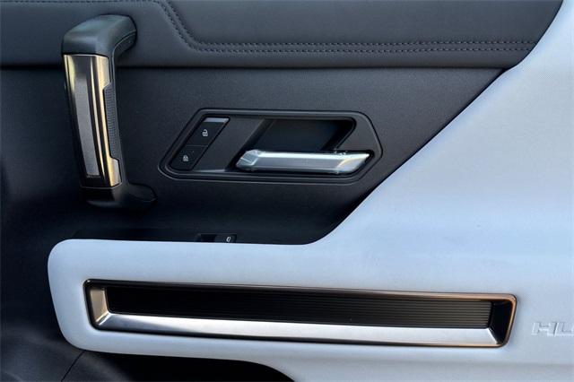 2025 GMC HUMMER EV SUV Vehicle Photo in ELK GROVE, CA 95757-8703