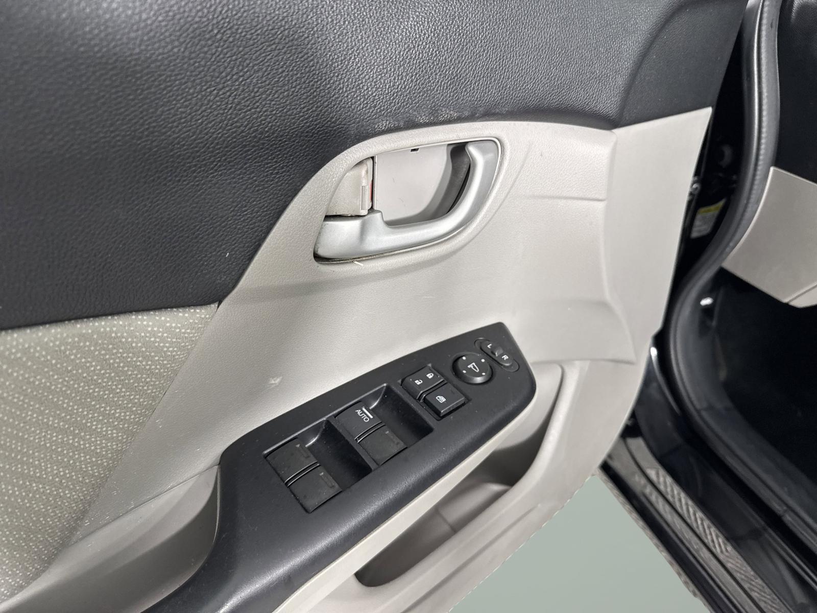 2013 Honda Civic Sdn Vehicle Photo in GEORGETOWN, TX 78626-7508