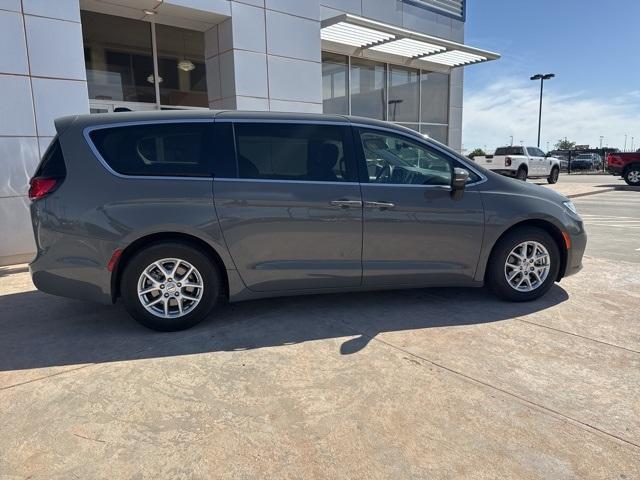 2023 Chrysler Pacifica Vehicle Photo in Winslow, AZ 86047-2439