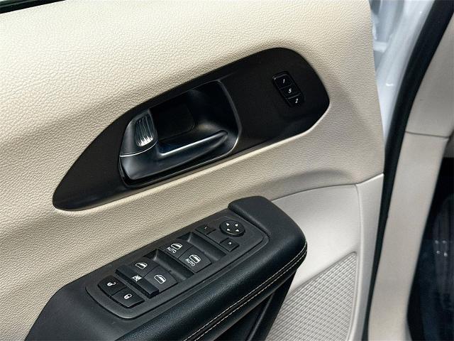 2022 Chrysler Pacifica Vehicle Photo in EVERETT, WA 98203-5662