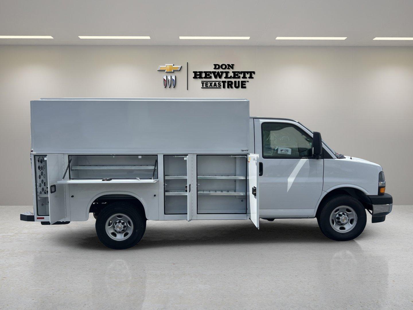2025 Chevrolet Express Cutaway 3500 Vehicle Photo in GEORGETOWN, TX 78626-7508