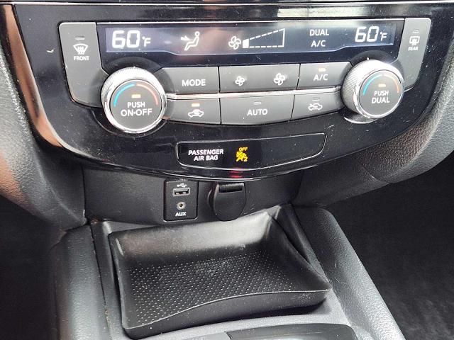 2017 Nissan Rogue Vehicle Photo in DENTON, TX 76210-9321