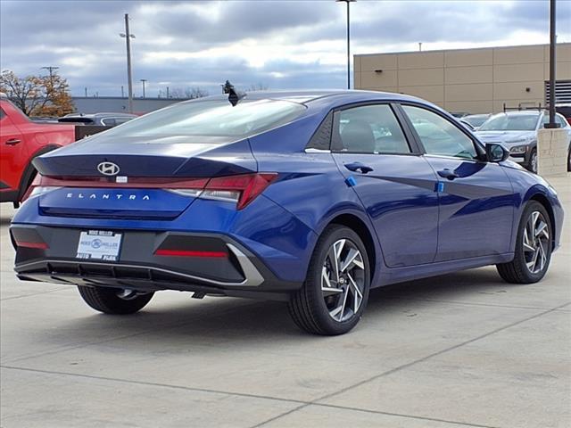 2025 Hyundai ELANTRA Vehicle Photo in Peoria, IL 61615