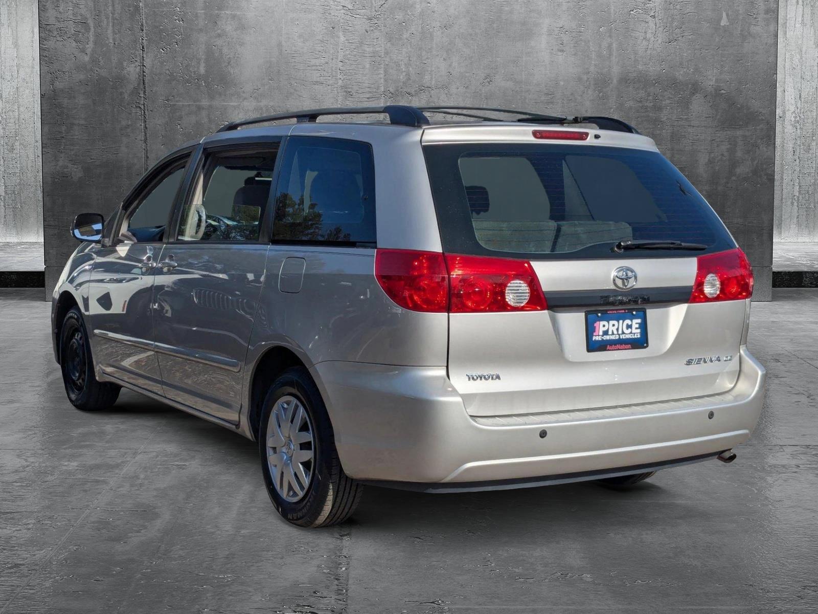 2007 Toyota Sienna Vehicle Photo in Tampa, FL 33614