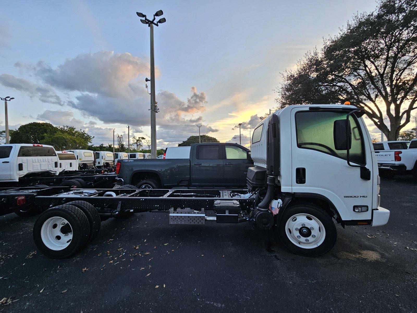 2025 Chevrolet Low Cab Forward 5500 HG Vehicle Photo in GREENACRES, FL 33463-3207