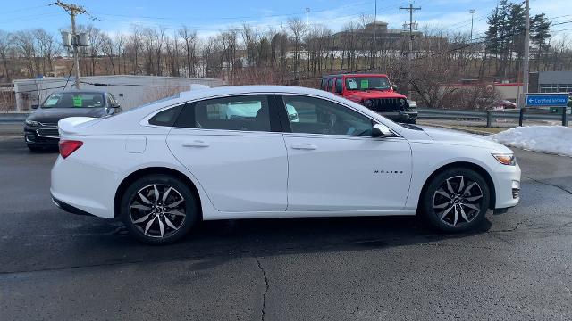 2022 Chevrolet Malibu Vehicle Photo in MOON TOWNSHIP, PA 15108-2571