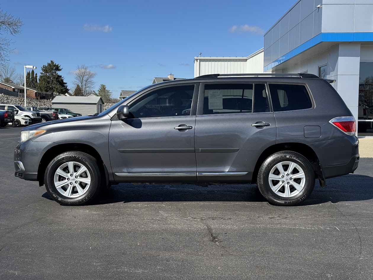 2011 Toyota Highlander Vehicle Photo in BOONVILLE, IN 47601-9633