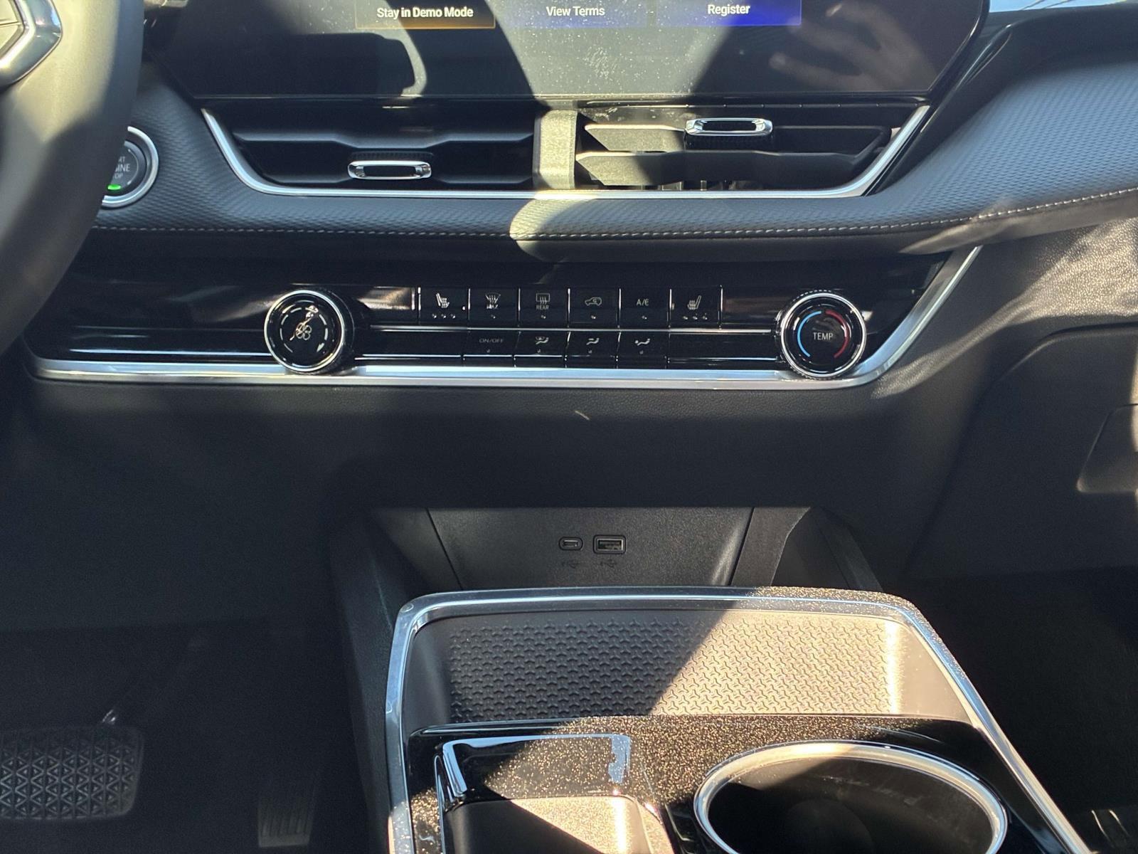 2025 Chevrolet Equinox Vehicle Photo in LOS ANGELES, CA 90007-3794