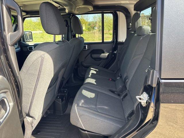 2024 Jeep Gladiator Vehicle Photo in MEDINA, OH 44256-9631