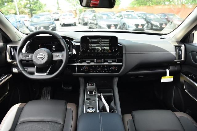 2025 Nissan Pathfinder Vehicle Photo in Ballwin, MO 63011