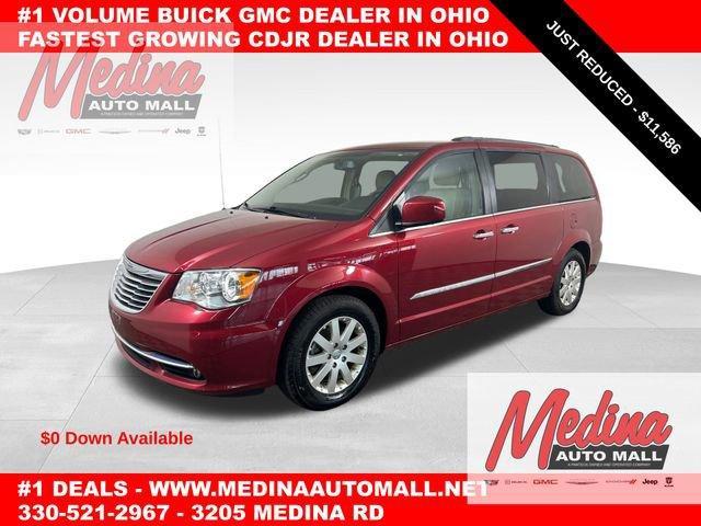 2016 Chrysler Town & Country Vehicle Photo in MEDINA, OH 44256-9631