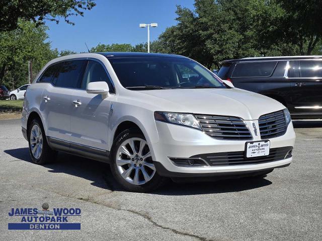 2017 Lincoln MKT Vehicle Photo in DENTON, TX 76210-9321