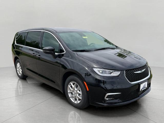 2025 Chrysler Pacifica Vehicle Photo in Kaukauna, WI 54130